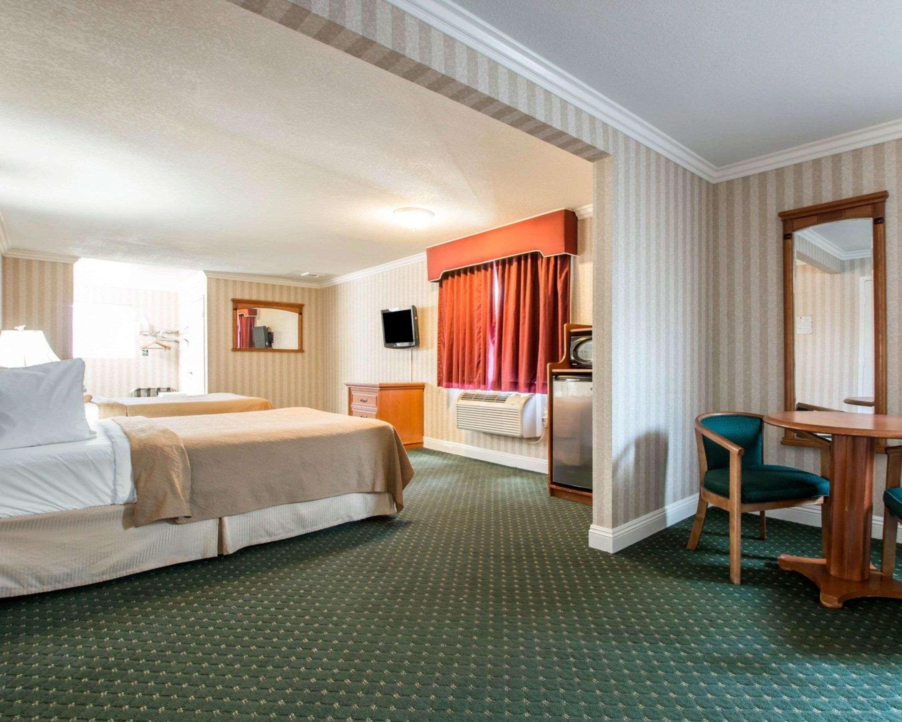 Quality Inn & Suites Anaheim Maingate Exterior foto