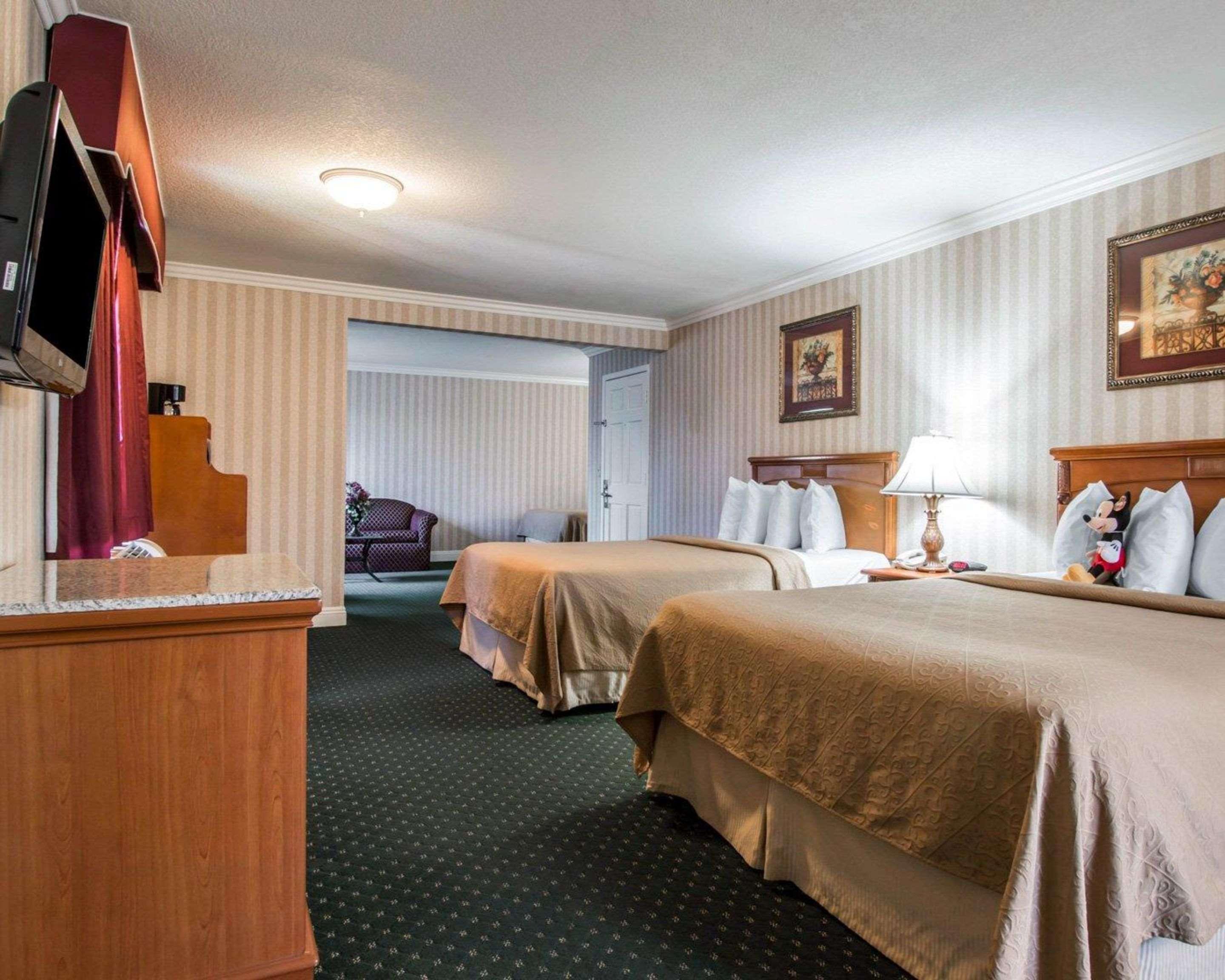 Quality Inn & Suites Anaheim Maingate Exterior foto