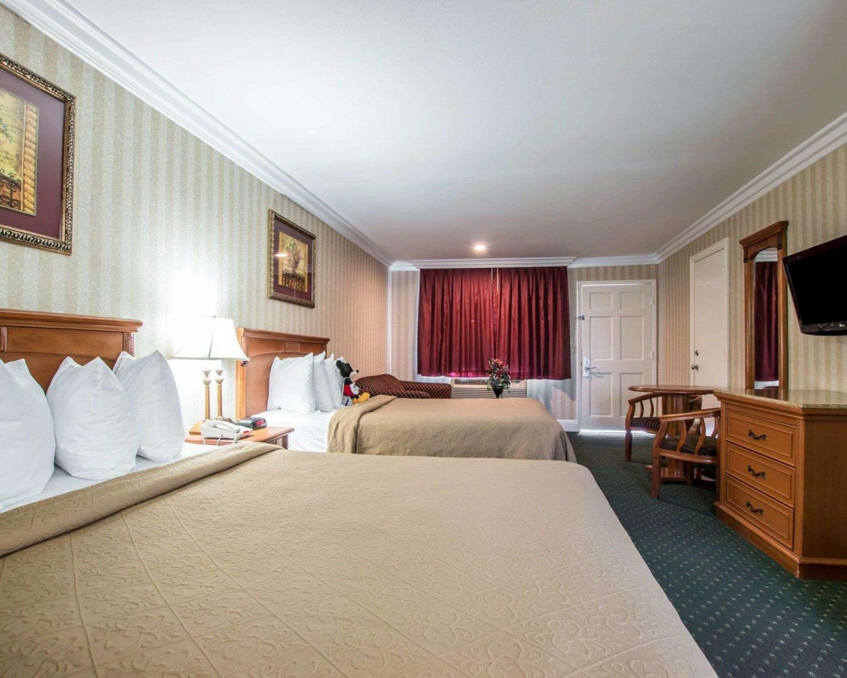 Quality Inn & Suites Anaheim Maingate Exterior foto