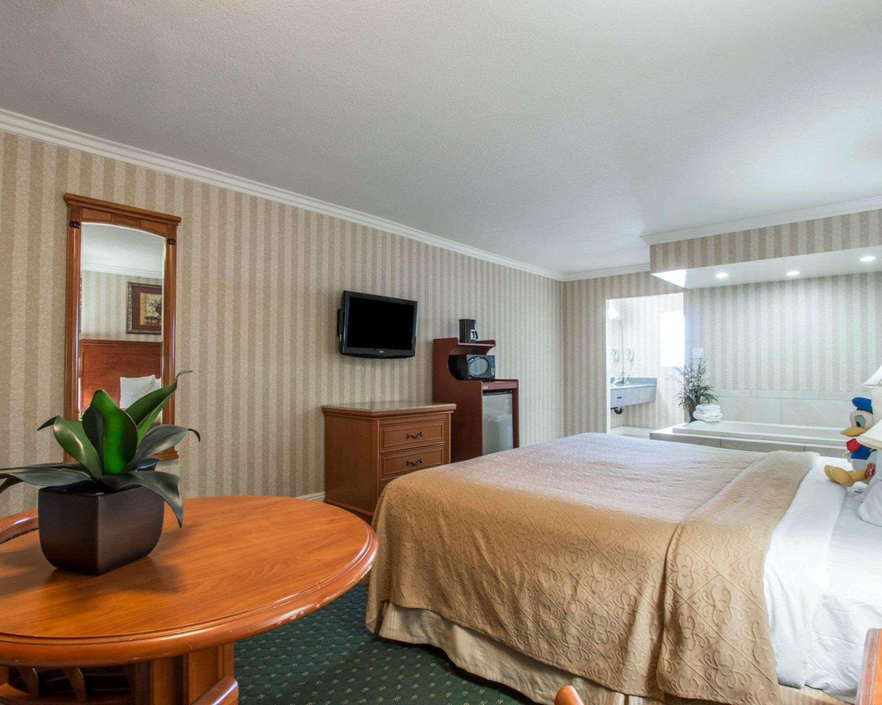 Quality Inn & Suites Anaheim Maingate Exterior foto
