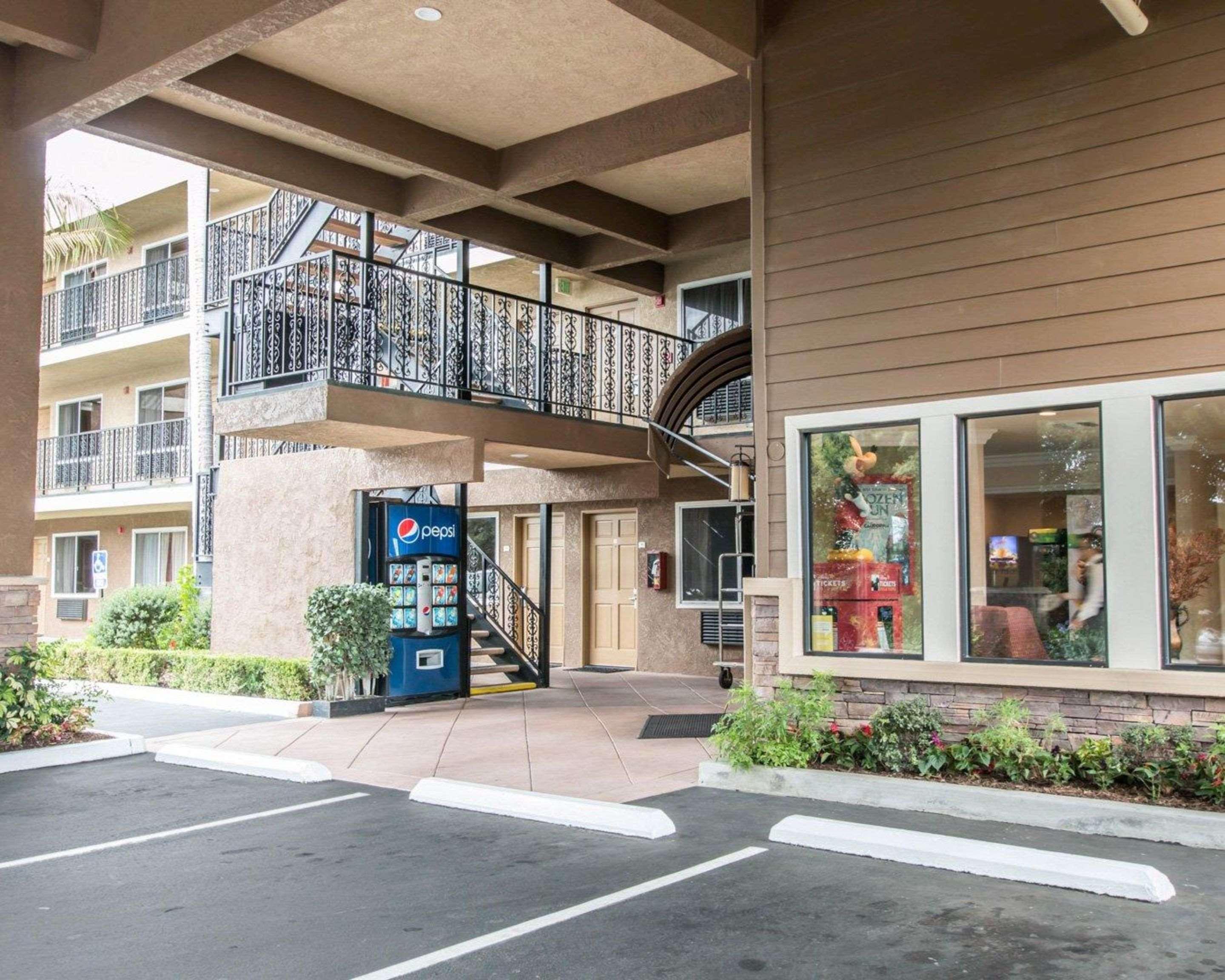 Quality Inn & Suites Anaheim Maingate Exterior foto